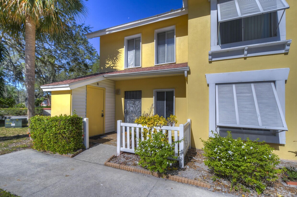 3765 41st St S, Saint Petersburg, FL 33711 Townhome Rentals in Saint