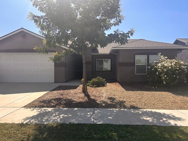 Building Photo - Great home for rent in Lindsay