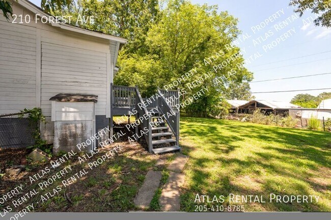 Building Photo - 210 Forest Ave