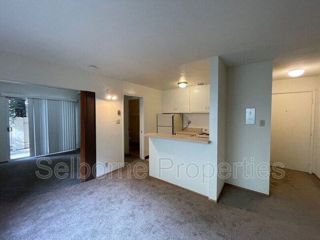 Building Photo - 443 Lee St