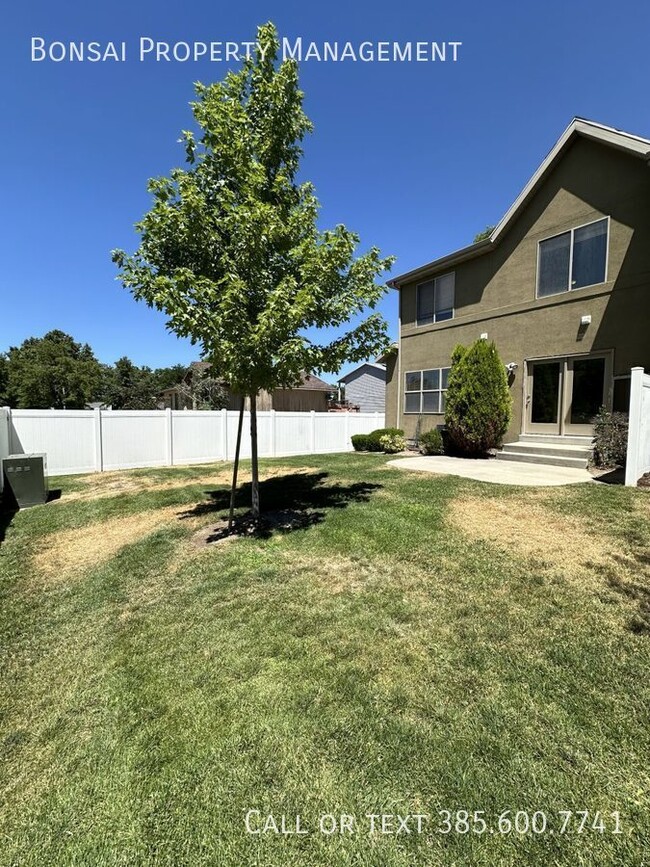 Building Photo - Midvale Townhome with Garage