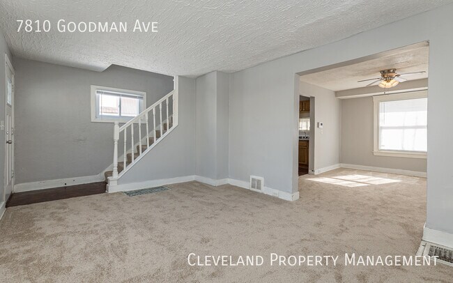 Building Photo - Updated 2 Bedroom Colonial