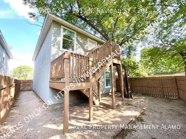 Building Photo - 1611 N Navidad St