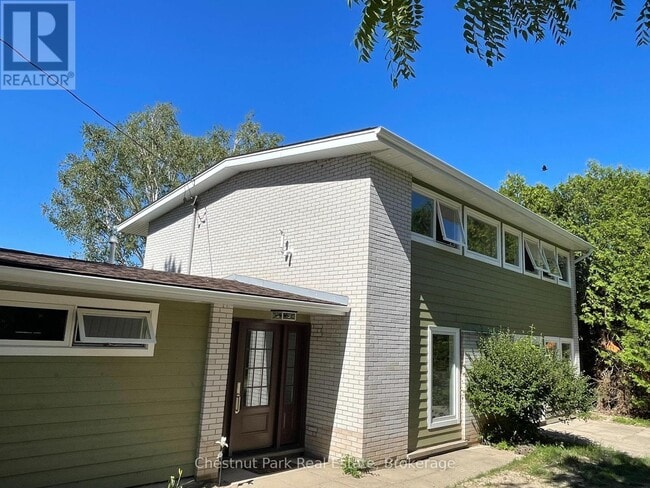Building Photo - 137 Hoover Ln