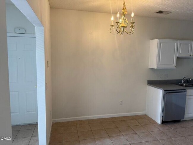 Foto del edificio - 1 Bed 1.5 Bath in Brier Creek! Available NOW!