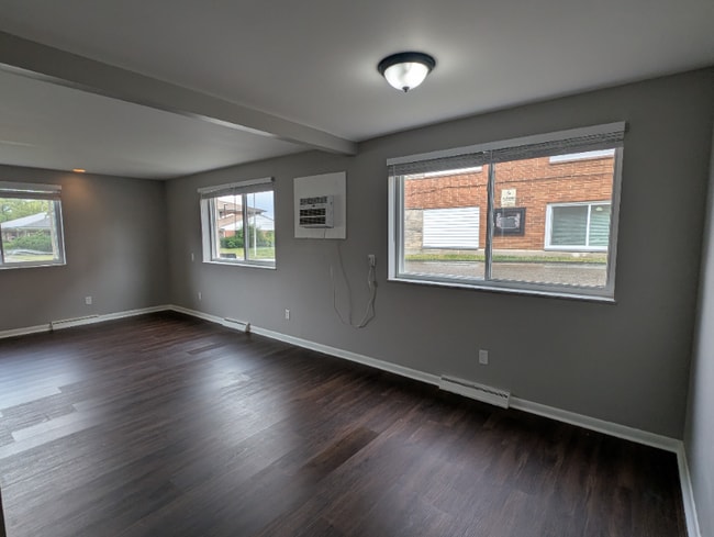 Building Photo - 110 Cromwell Pl