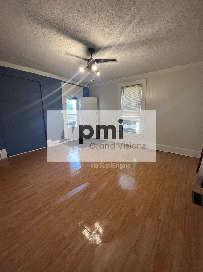 Building Photo - 321 A St