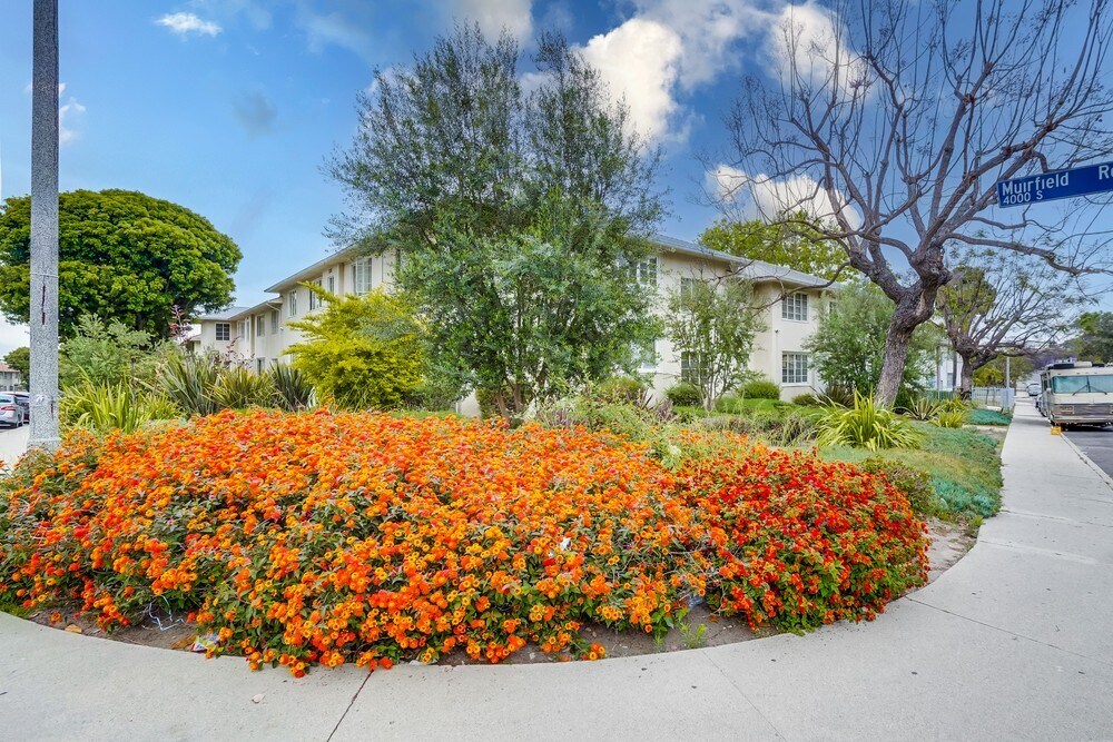 40784319 Muirfield Road Apartments in Los Angeles, CA