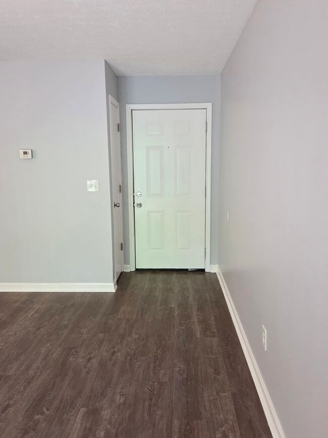 Building Photo - 1590 Illinois Rd