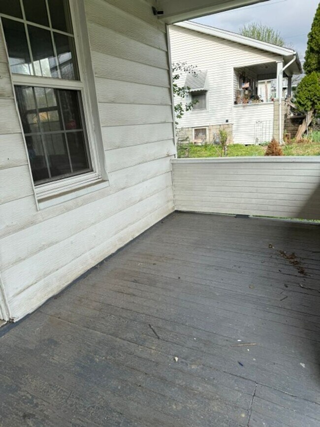 Building Photo - 2 Bedroom / 1 bathroom House in Peoria, IL