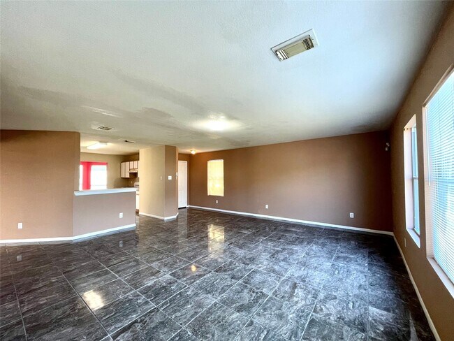 Foto del edificio - 7303 Foxshadows Ln
