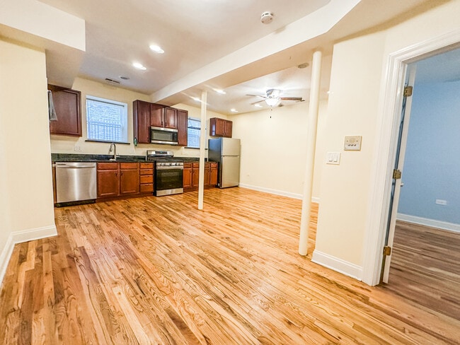 Building Photo - 4816 N Avers Ave