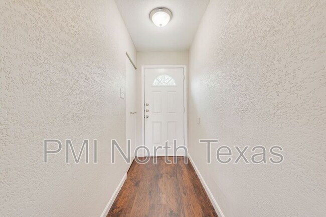 Foto del edificio - 305 Live Oak Dr