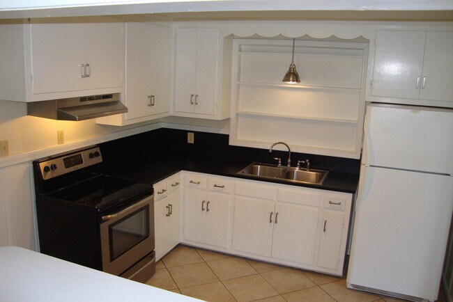 Building Photo - 4925 Hopedale Dr