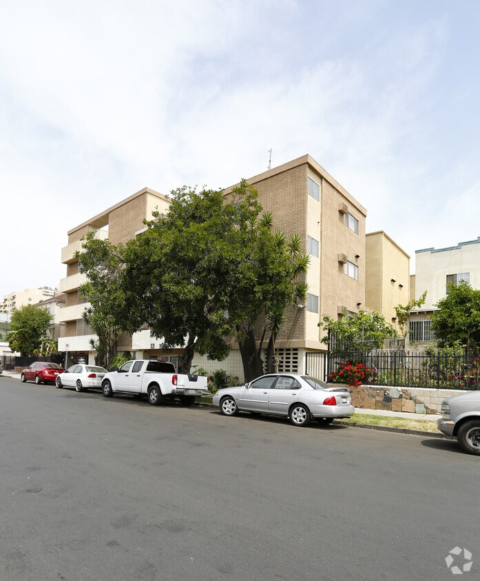 820 S Kingsley Drive - 820 S Kingsley Dr