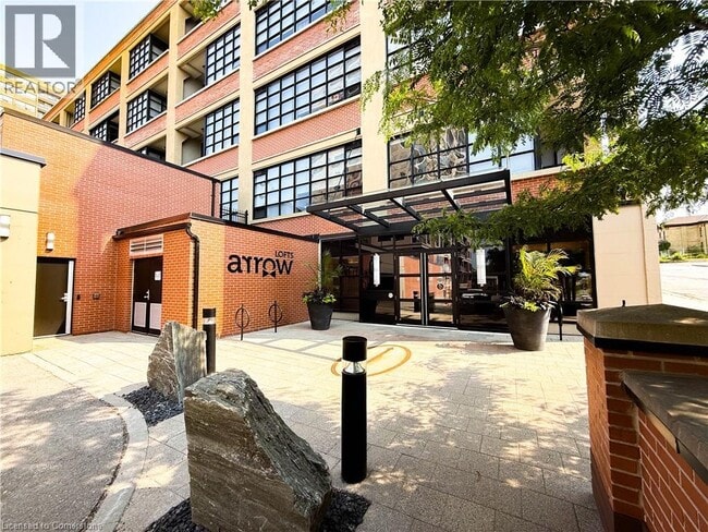 Building Photo - 112 Benton St