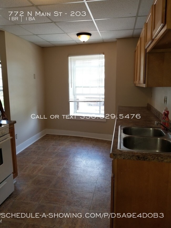 Foto del edificio - Huge 1 Bedroom Apt For Rent in North Akron