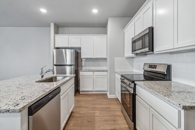 Foto del edificio - Luxury 3-bedroom, 2.5-bathroom Duplex in Saint Hedwig, TX!