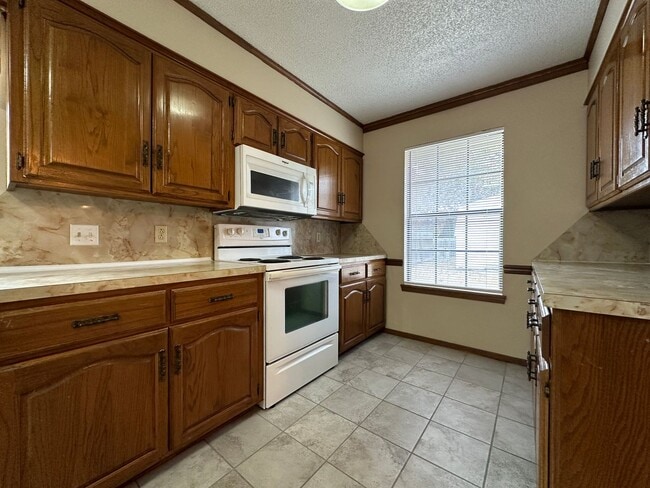 Foto del edificio - Gorgeous Brick Home - 3 Bed, 2 Bath, 2 Car...