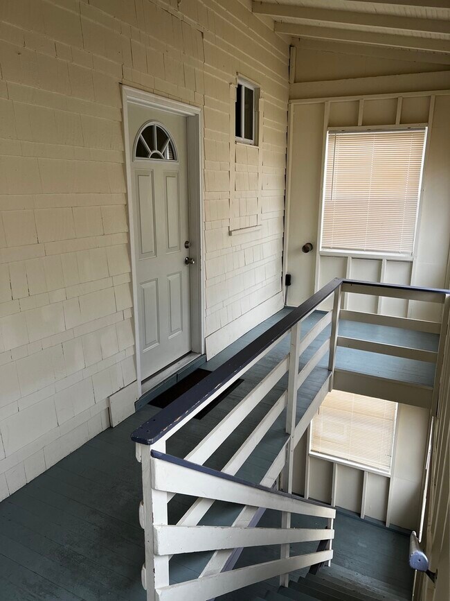 Back Entry - 122 Clinton St
