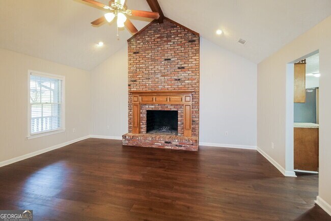 Foto del edificio - 1418 Hillside Pl SE