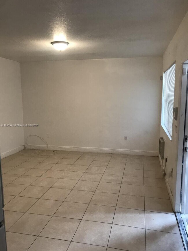 Foto del edificio - 155 NE 59th St