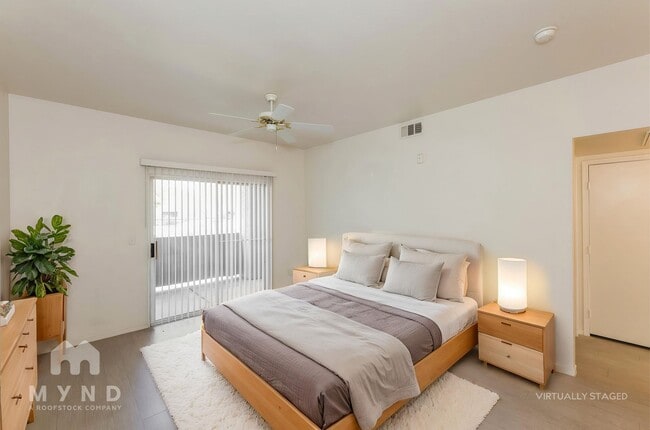 Foto del edificio - 9620 W Russell Rd