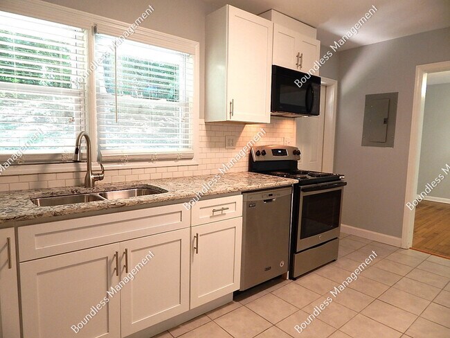 Foto del edificio - 2788 Rockcliff Rd SE