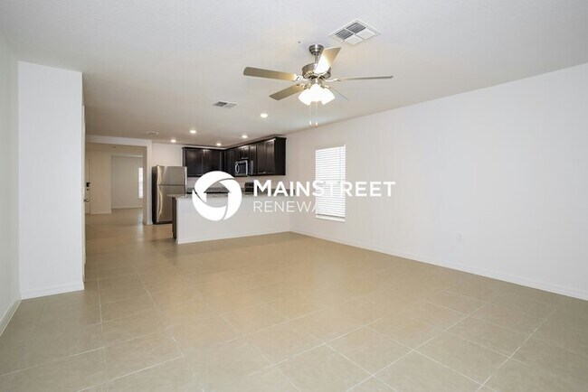 Foto del edificio - 4 Bedroom Pet-Friendly Home in Mascotte, F...
