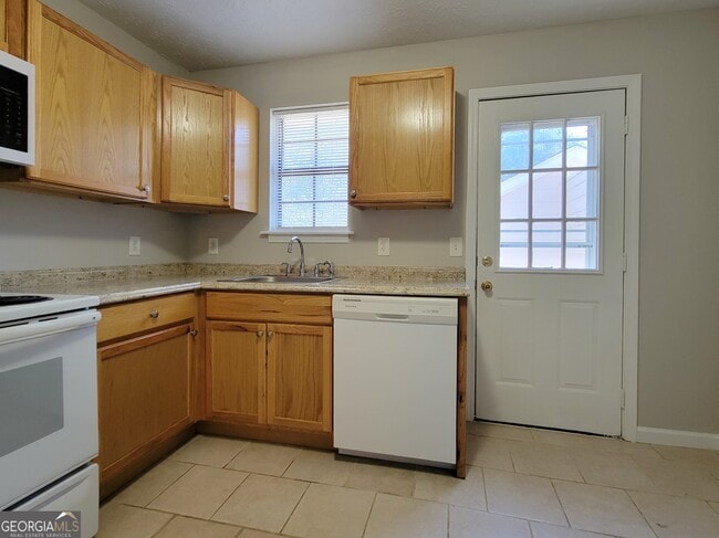 Building Photo - 400 Meadowview Dr