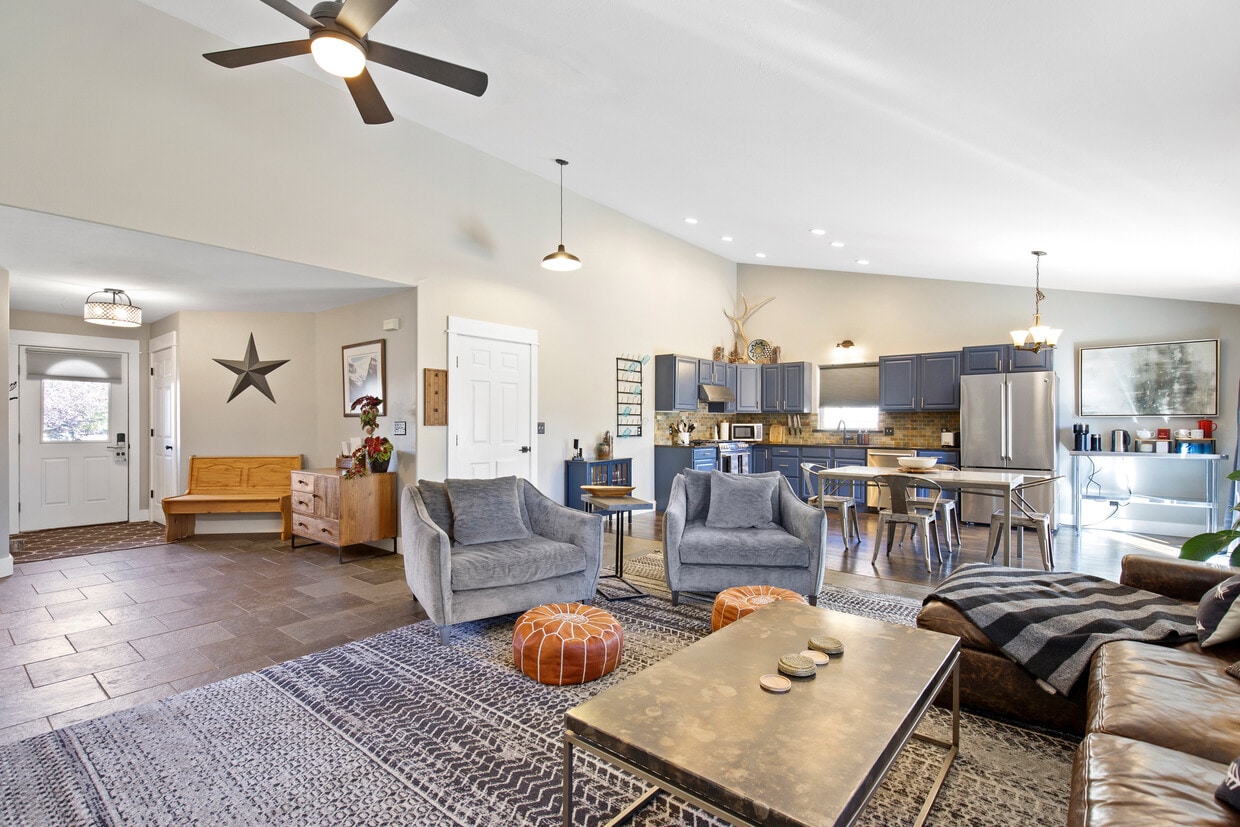 Foto principal - 234 Lillian Way