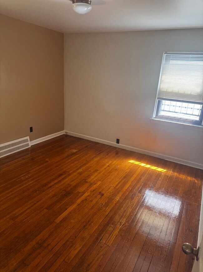 Foto del edificio - 3 bed 1 bath