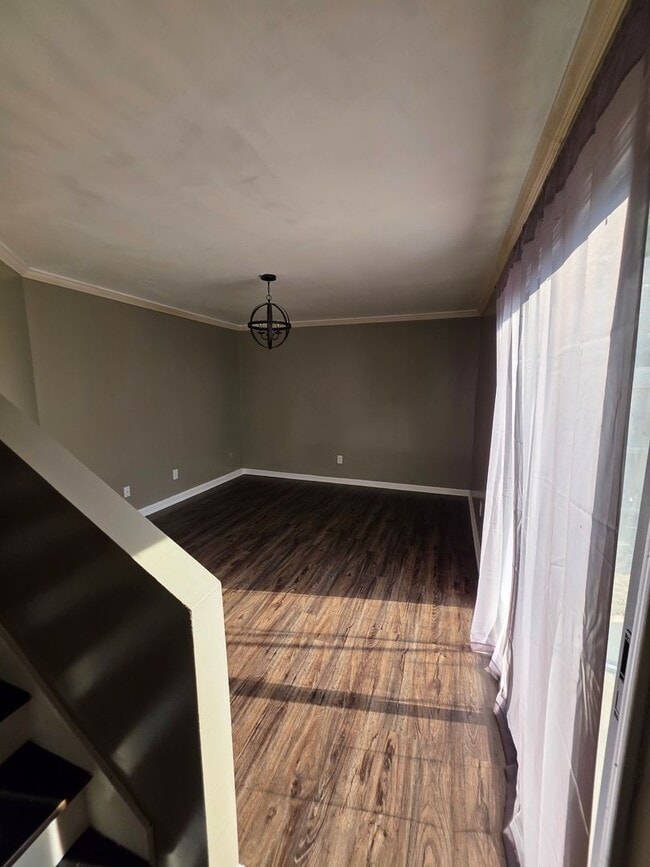 Building Photo - 2220 Woodridge Ln