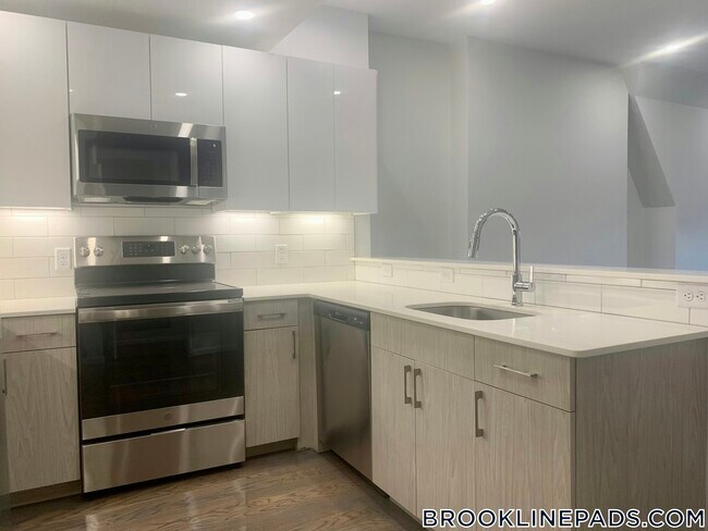 Foto del edificio - 1406 Beacon St