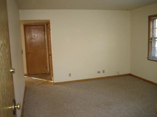 Building Photo - 5615 N Mozart St