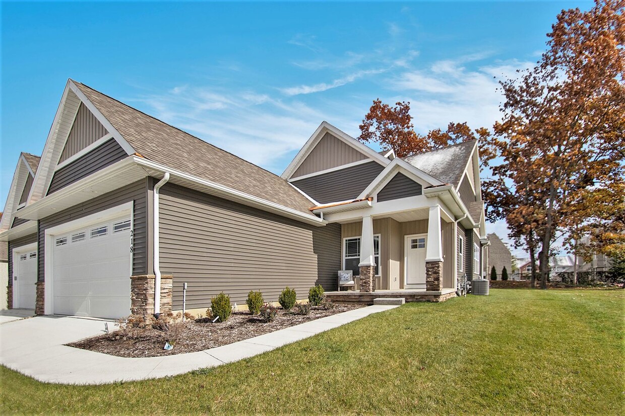 216218 Haines Dr Unit 218 Haines, Elkhart, IN 46514 Room for Rent in