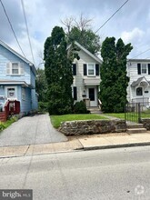 Building Photo - 204 Lowrys Ln