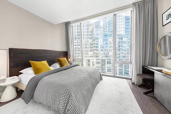 Foto del edificio - 645 W 59TH St