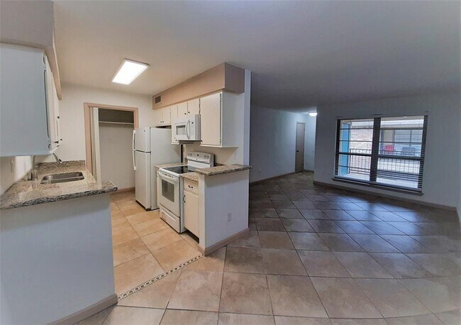 Foto del edificio - 8801 Hammerly Blvd