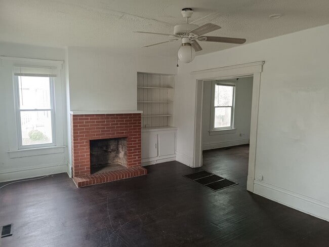 Building Photo - Charming 3BR House in Columbus