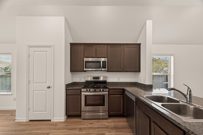 Building Photo - 1010 Schooner St