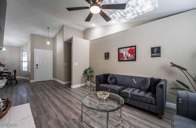 Foto del edificio - 8233 Ducharme Ave