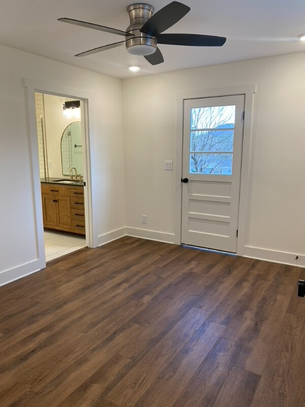 Building Photo - 811 Ridgeview Dr