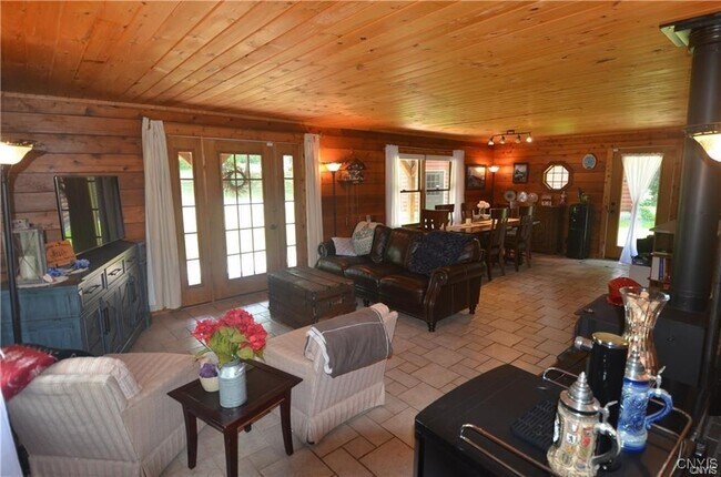 Building Photo - 25245 Putney Ln