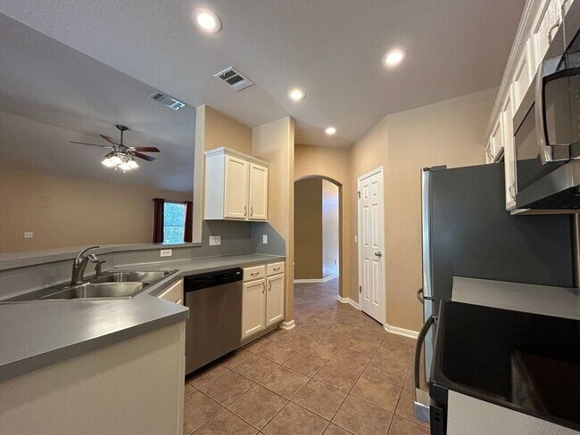 Foto del edificio - 16 Creekside Dr