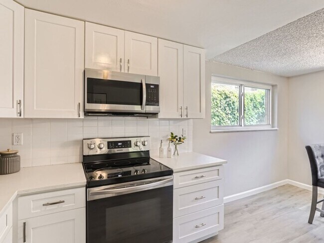 Foto del edificio - 3 Bedroom 2 Bathroom Condo in Lakewood!