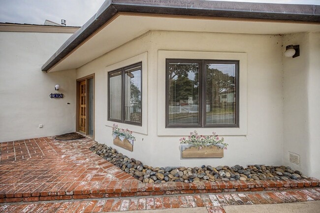 Building Photo - Charming 2 Bedroom Pacific Grove Home with Ocean Views