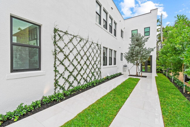 Foto del edificio - 226 Oleander Ave