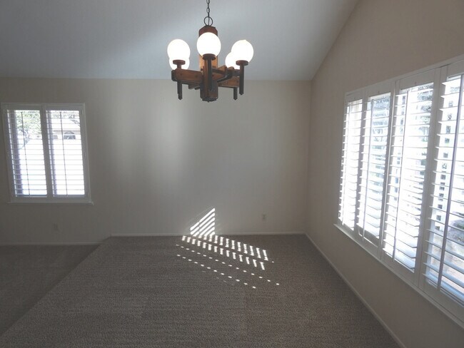 Foto del edificio - Classic Foxenwood Single Story!!