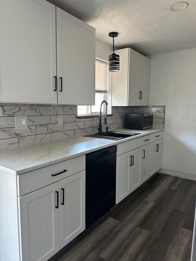 Building Photo - York Duplex